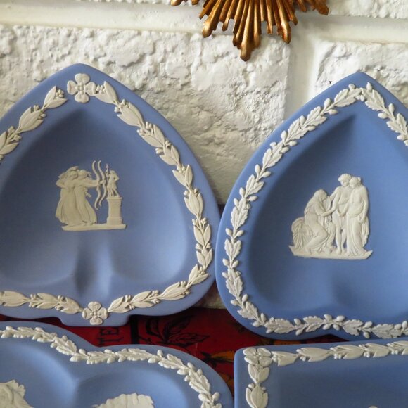 4 Vintage Diamond, heart, clover and spade shaped Wedgwood Blue Jasperware Trink - Picture 4 of 10